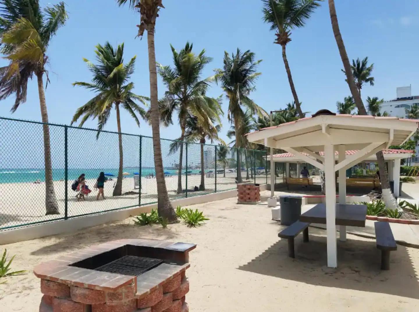 Apartamento Steps From Foxwoods Casino- Beachfront With Pools San Juan